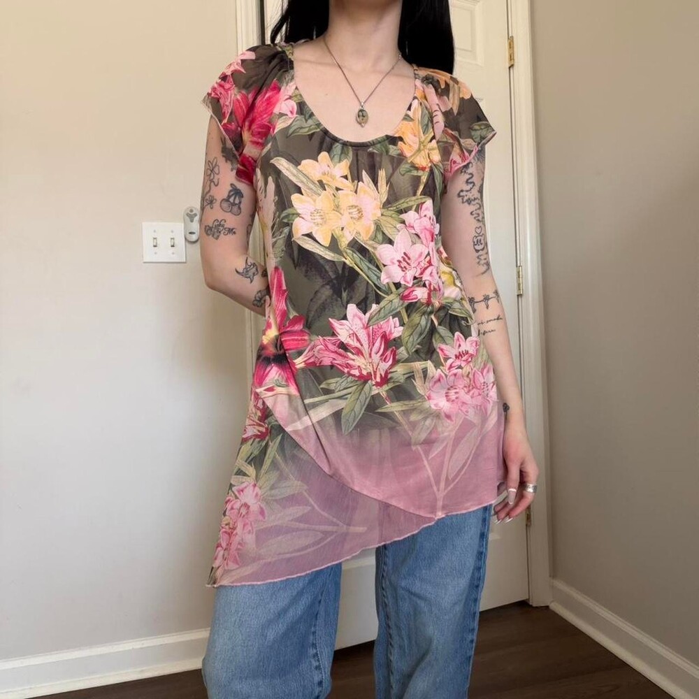 Asymmetrical Floral Mesh Top With 30 A 4